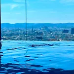 Panorama Sky Apartment I Rooftop Pool I Metro Station