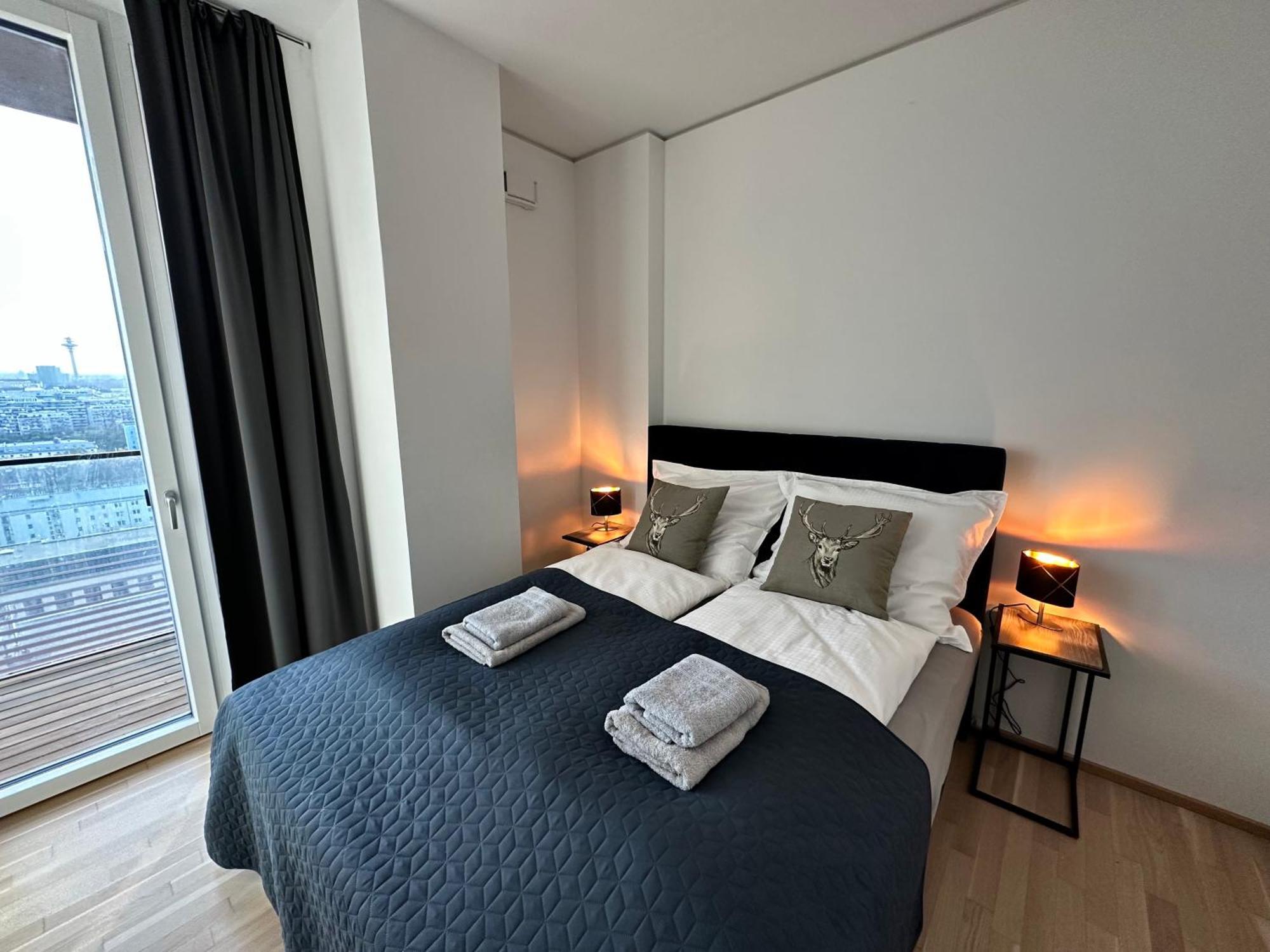 Panorama Sky I Rooftop Pool I Metro Station Appartement Wenen