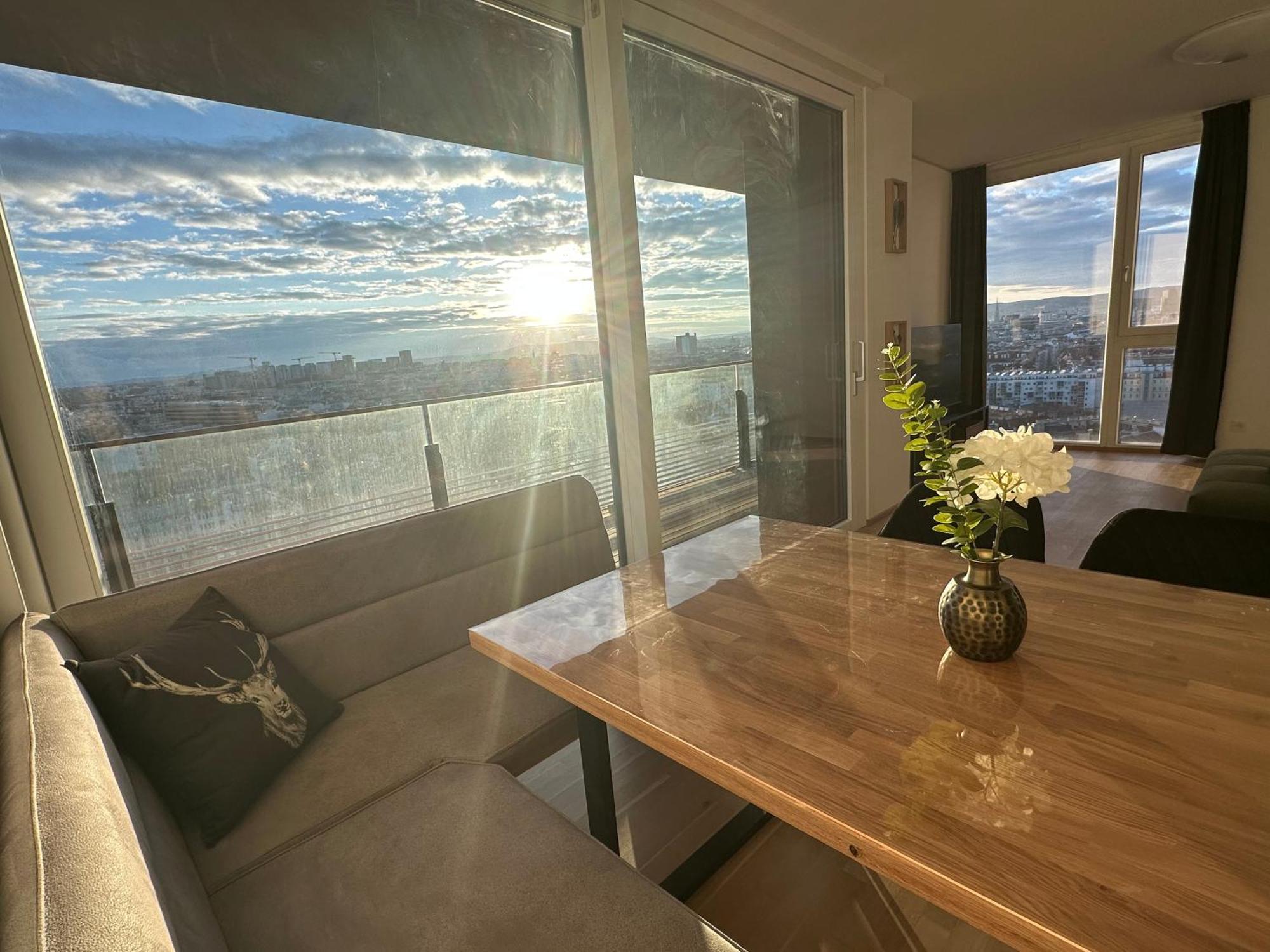 Appartement Panorama Sky I Rooftop Pool I Metro Station