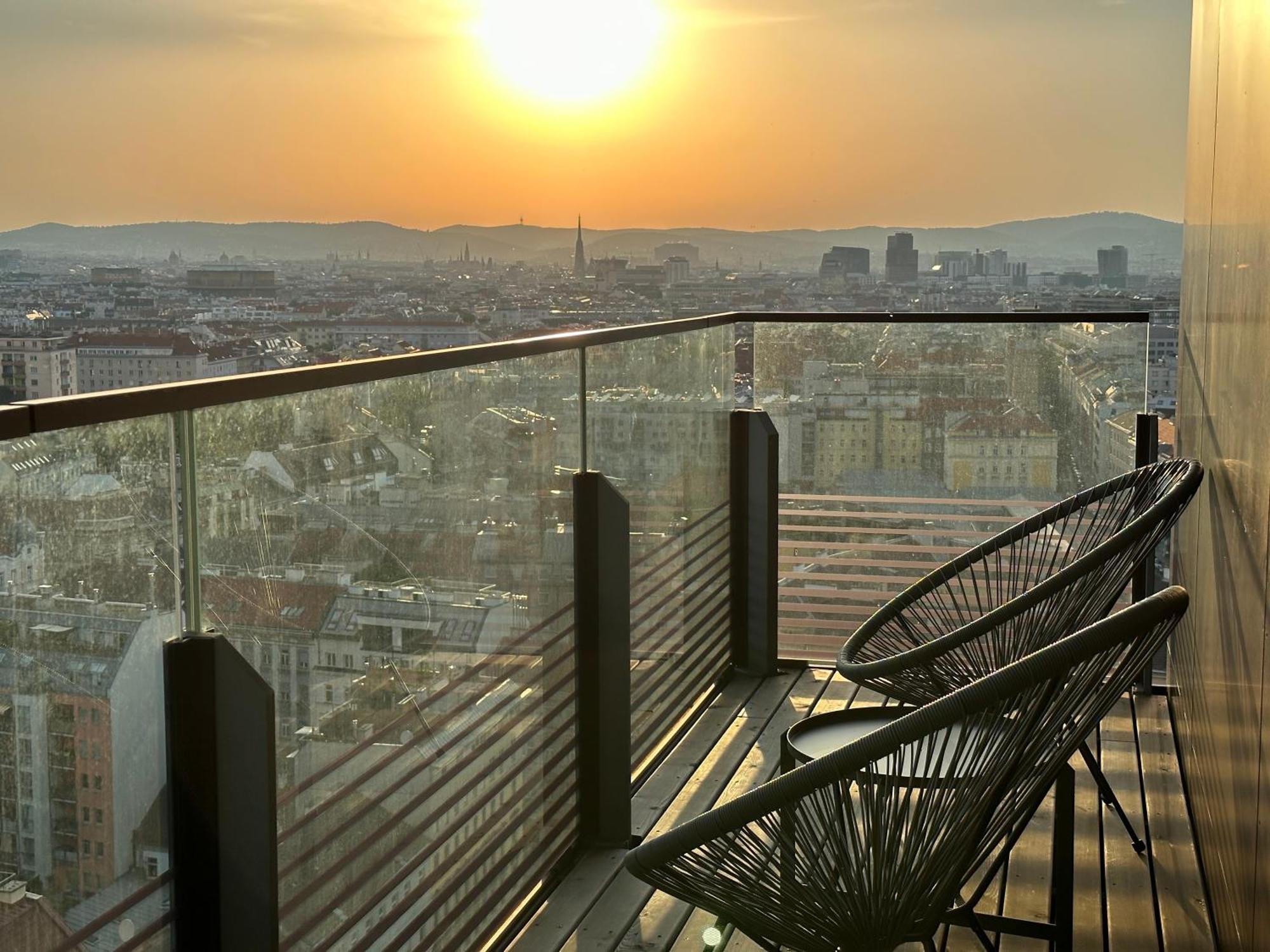 Panorama Sky I Rooftop Pool I Metro Station Appartement *