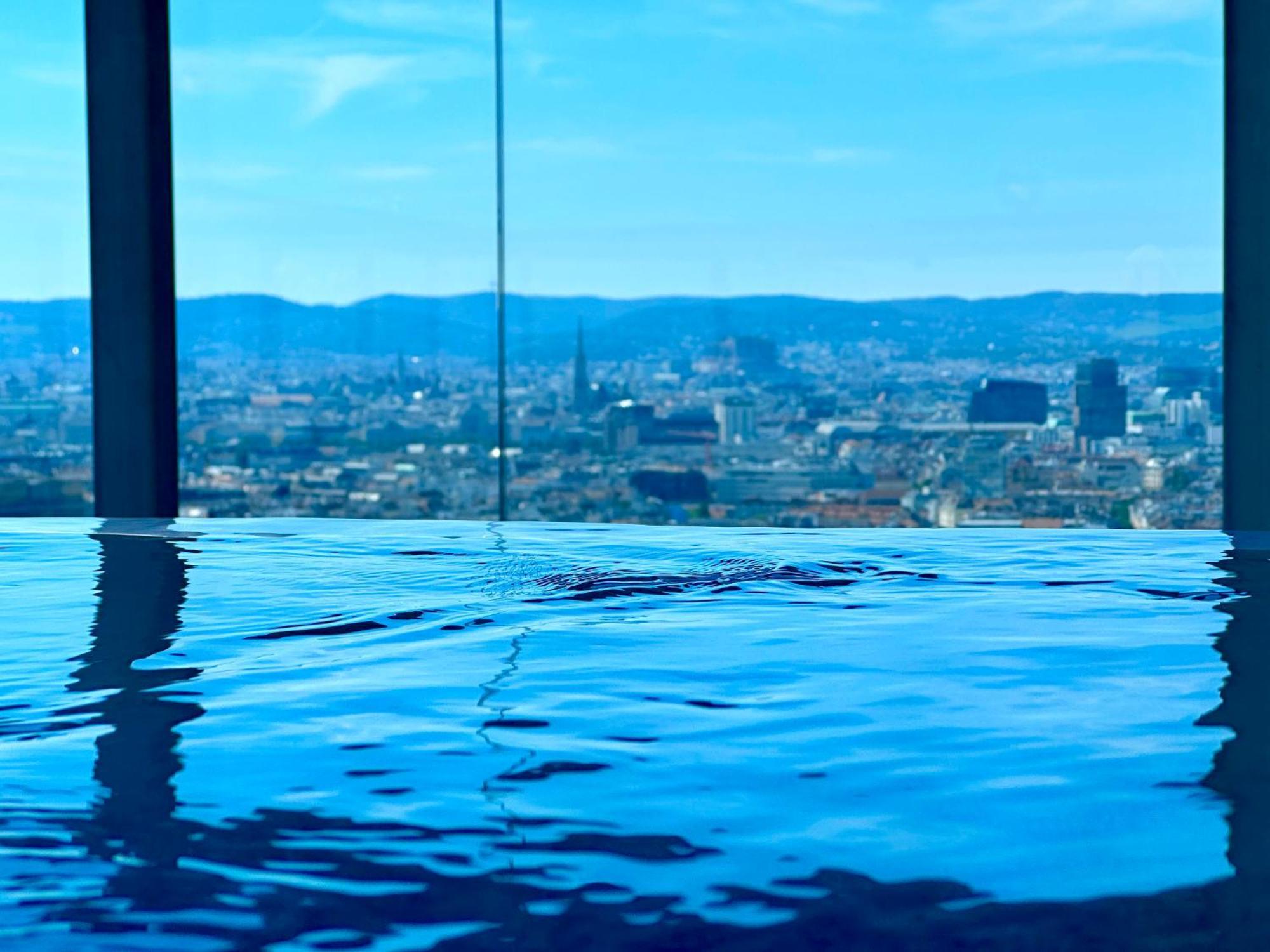 Panorama Sky I Rooftop Pool I Metro Station Wenen